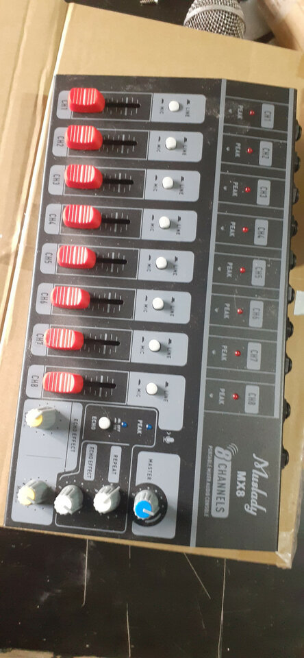 Mixer Muslady 8 canales con fx. Oferta 50€.