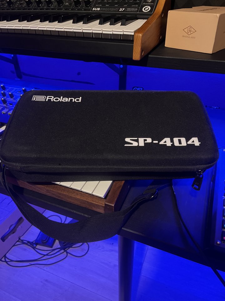 Roland sp-404 + maleta transporte de segunda mano · Foto 3 de 10 · Barcelona · 400 €