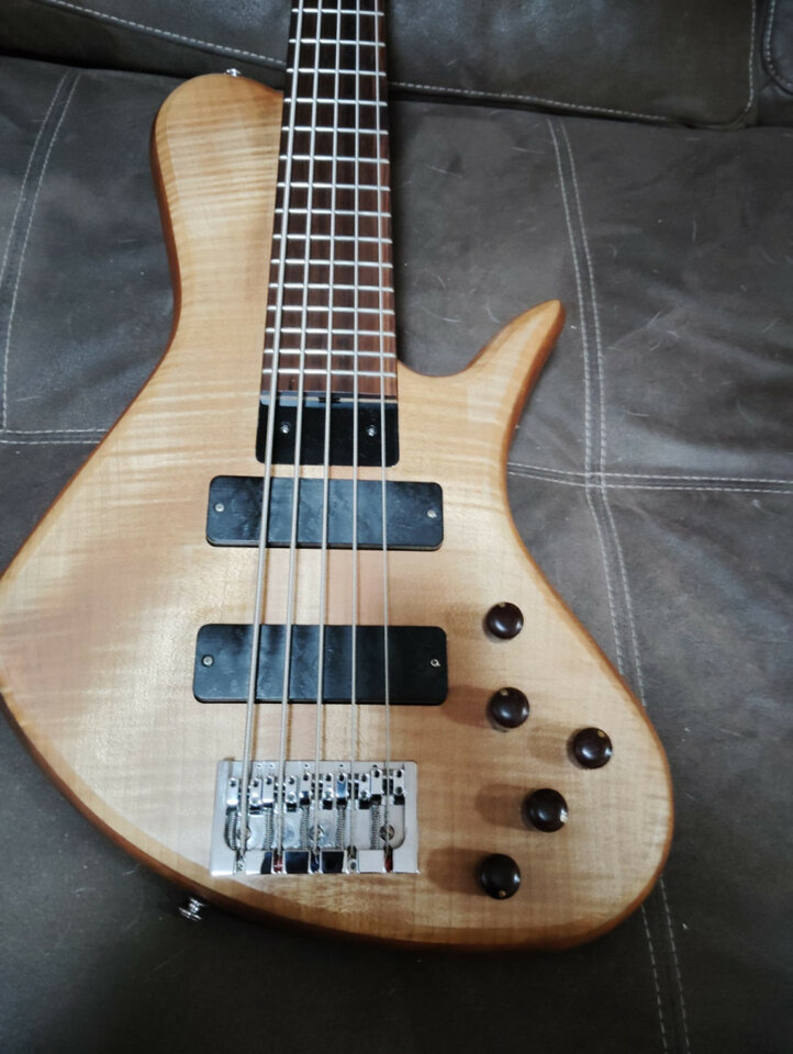 Varios bajos alta gama(FENDER RETIRADO)