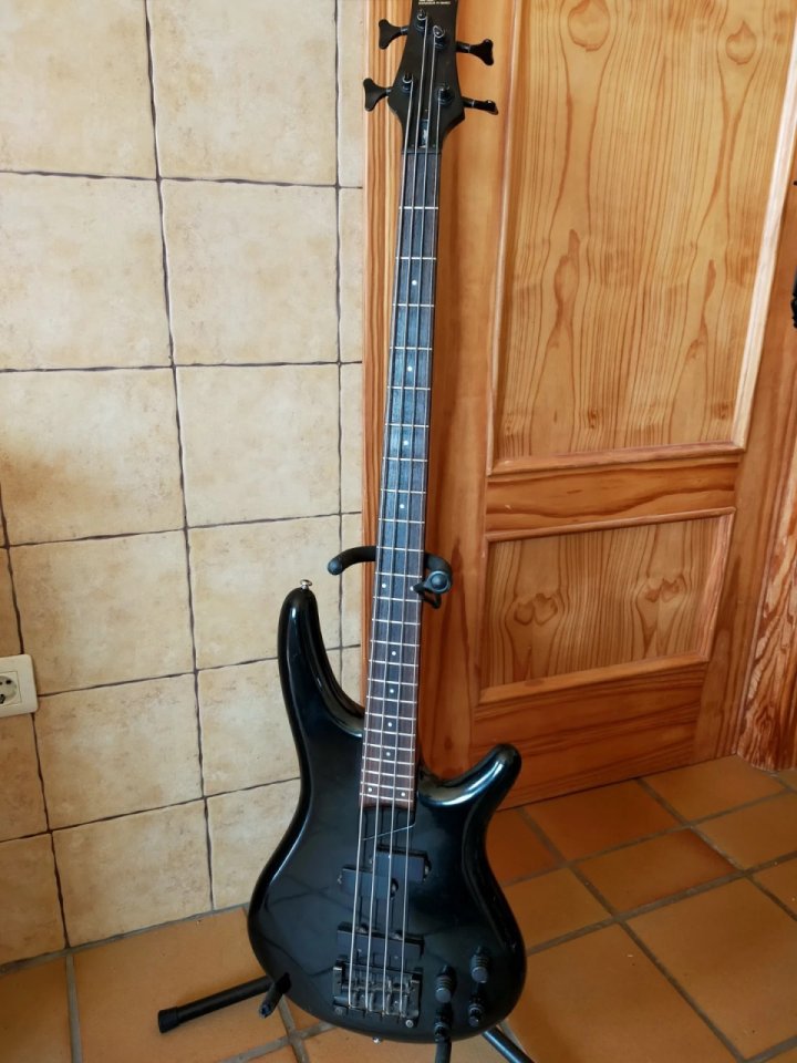 Ibanez SR800 Japan / 1994 / Fujigen / Japón de segunda mano · Foto 1 de 5 · León · 500 €