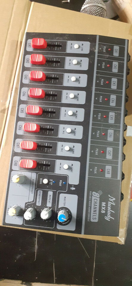 Mixer Muslady 8 canales con fx. Oferta 50€.