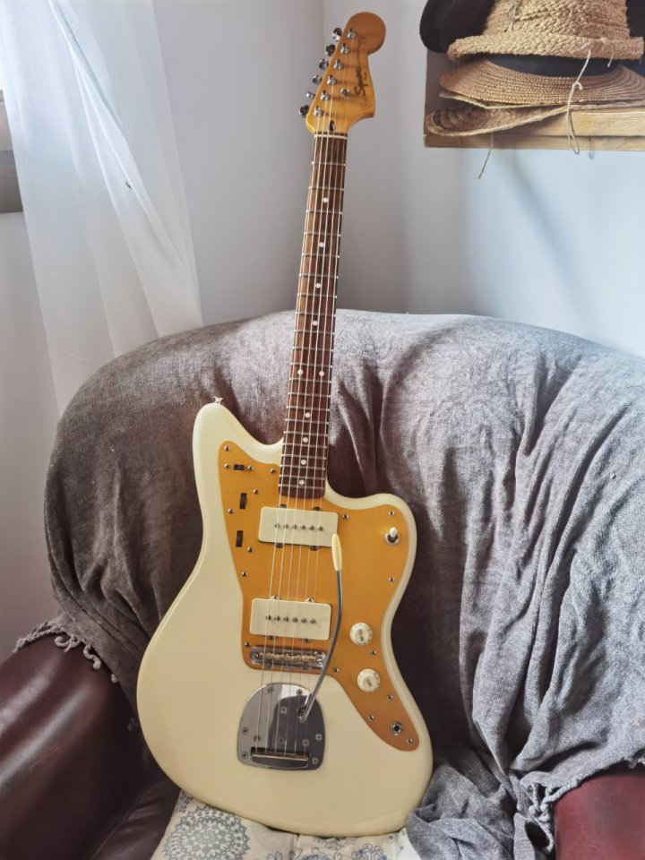Squier J. Mascis Jazzmaster de segunda mano · Foto 2 de 8 · Ávila · 475 €