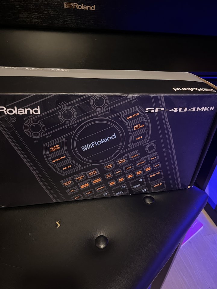 Roland sp-404 + maleta transporte de segunda mano · Foto 6 de 10 · Barcelona · 400 €
