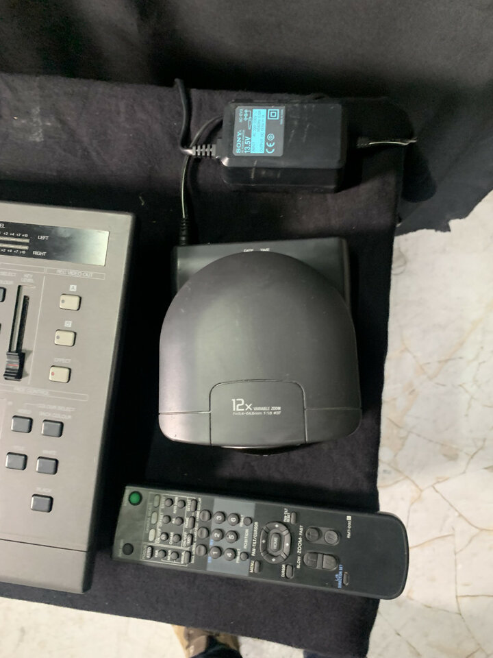 Mezclador vídeo y  Camara PTZ Sony