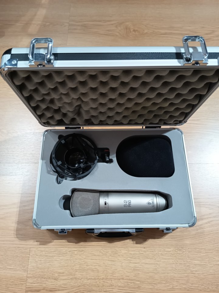 Micrófono de condensador Behringer B2 Pro de segunda mano · Foto 4 de 4 · Madrid · 60 €