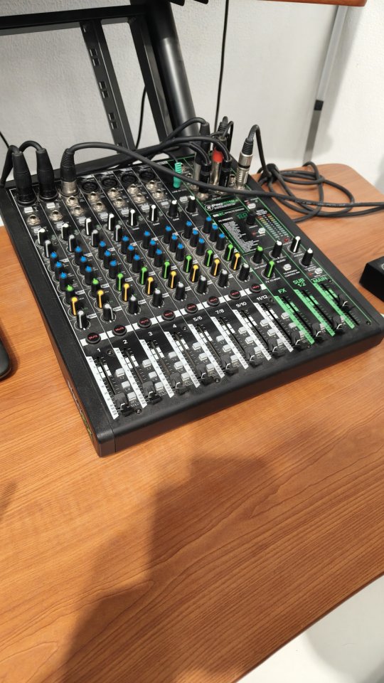 Mesa de mezcla. de segunda mano · Foto 3 de 3 · Madrid · 250 €