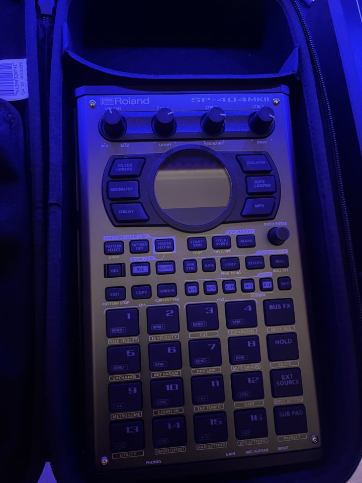 Roland sp-404 + maleta transporte de segunda mano · Foto 9 de 10 · Barcelona · 400 €