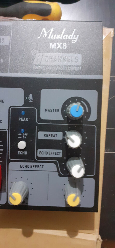 Mixer Muslady 8 canales con fx. Oferta 50€.