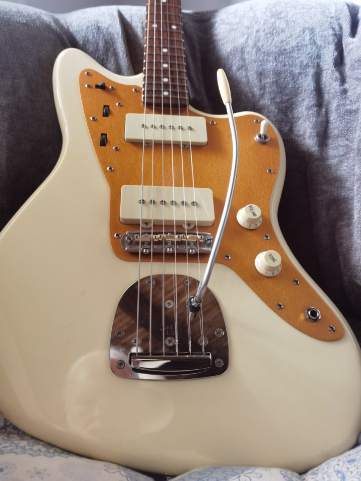 Squier J. Mascis Jazzmaster de segunda mano · Foto 7 de 8 · Ávila · 475 €
