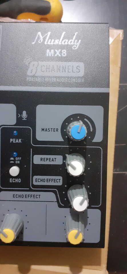 Mixer Muslady 8 canales con fx. Oferta 50€.