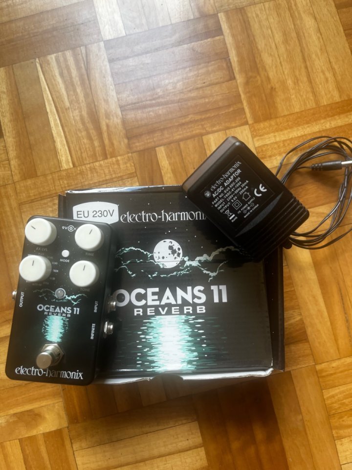 Electro-Harmonix Oceans 11 Reverb de segunda mano · Foto 3 de 3 · Burgos · 110 €