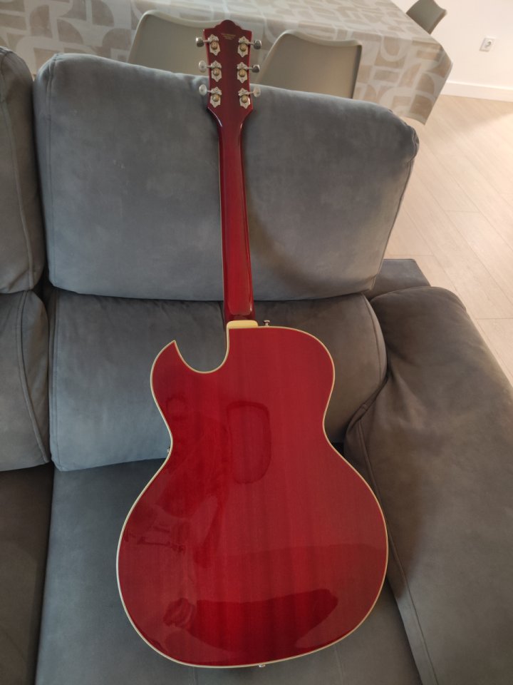 Guitarra Eléctrica Guild Starfire III Bigsby Cherry Red de segunda mano · Foto 3 de 8 · Valencia · 950 €