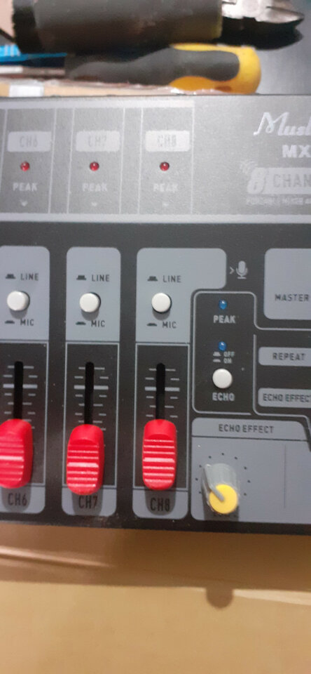 Mixer Muslady 8 canales con fx. Oferta 50€.