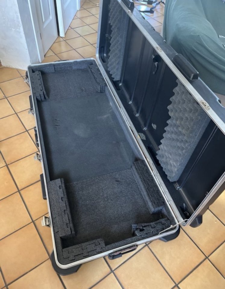 Flight case SKB 88 teclas