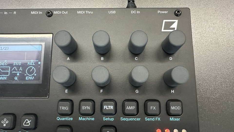 Elektron Digitone II impecable + Maleta Peli 1400 + dust cover de segunda mano · Foto 3 de 10 · Madrid · 850 €
