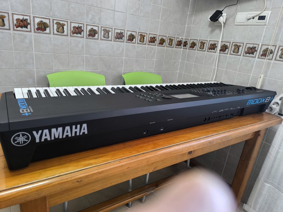 Yamaha modx8plus de segunda mano · Foto 7 de 8 · Tarragona · 1100 €