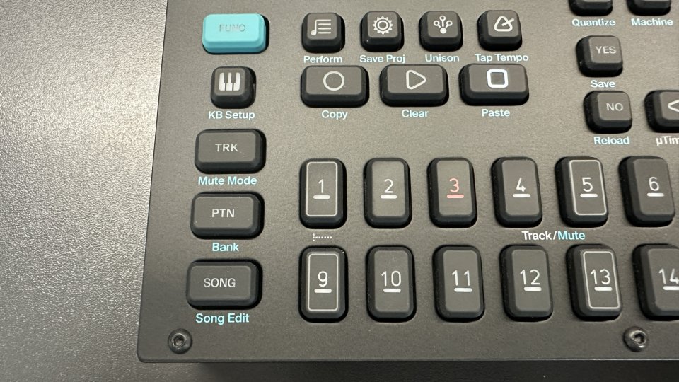 Elektron Digitone II impecable + Maleta Peli 1400 + dust cover de segunda mano · Foto 4 de 10 · Madrid · 850 €