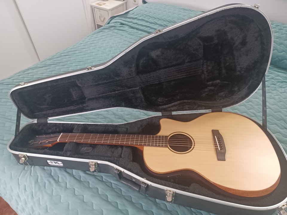 Harley Benton CLG-70ASR CE NAT All Solid Grand Auditorium de segunda mano · Foto 10 de 10 · Málaga · 375 €