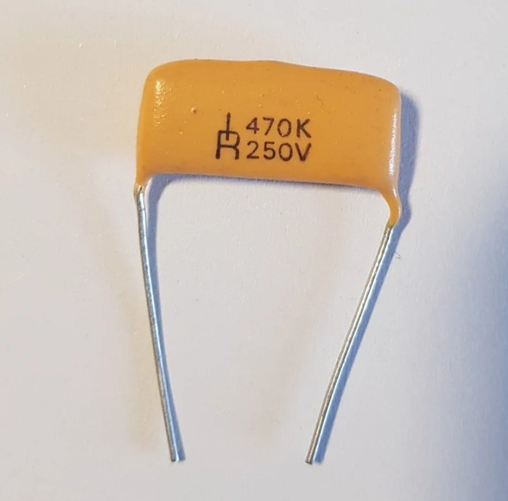 Lote 13 Condensadores Radis Poliéster 470nF 250V (NOS) de segunda mano · Foto 1 de 2 · Barcelona · 10 €