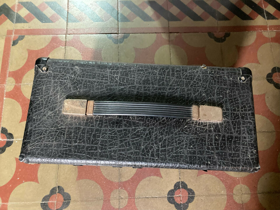 Altavoz Rola Celestion G-10 50 setentero atornillado a un ampli cutre de segunda mano · Foto 3 de 6 · Madrid · 90 €