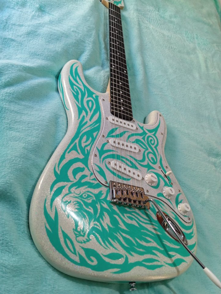 Guitarra Eléctrica LKE ST ARTIC de segunda mano · Foto 1 de 9 · Cantabria · 200 €