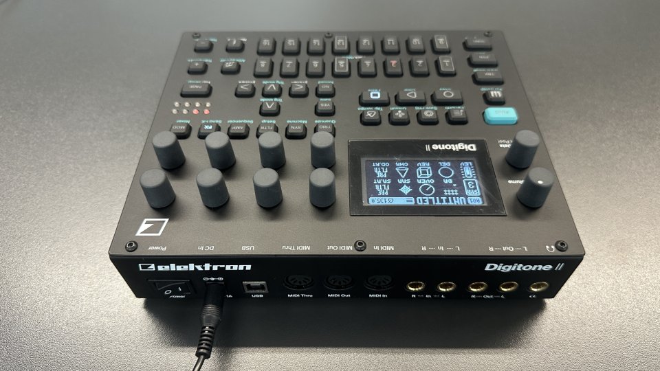Elektron Digitone II impecable + Maleta Peli 1400 + dust cover de segunda mano · Foto 7 de 10 · Madrid · 850 €