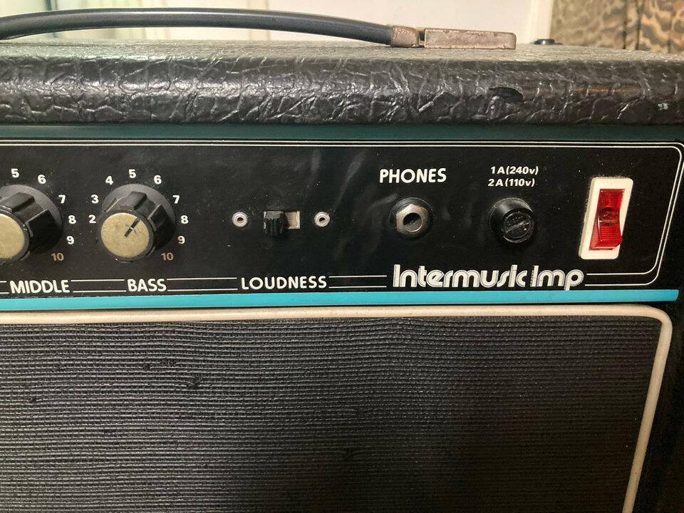 Altavoz Rola Celestion G-10 50 setentero atornillado a un ampli cutre de segunda mano · Foto 4 de 6 · Madrid · 90 €