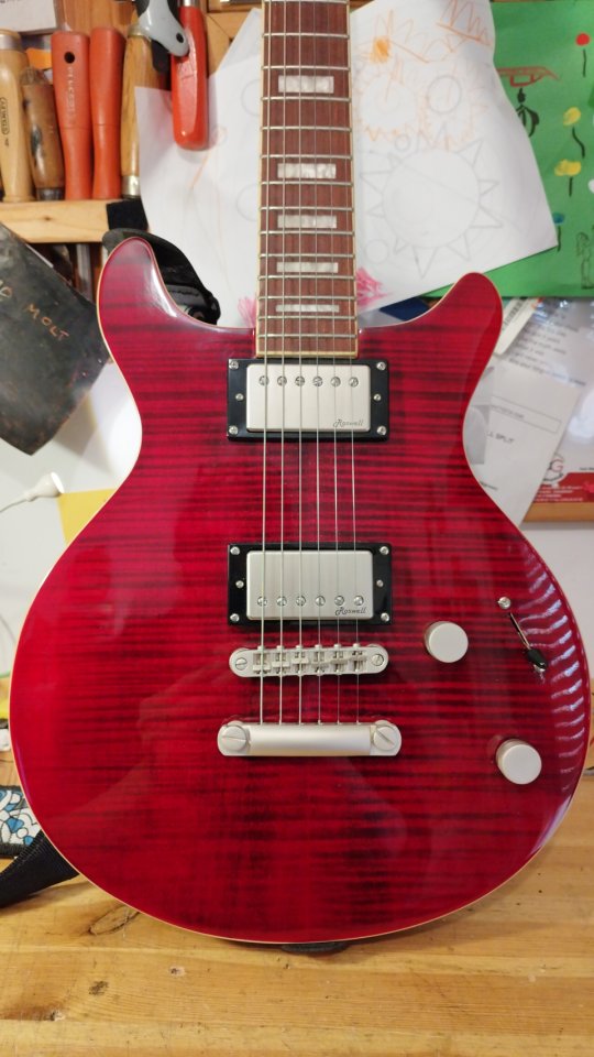 Harley Benton XT-22 Deluxe Red Cherry de segunda mano · Foto 2 de 3 · Lleida · 250 €