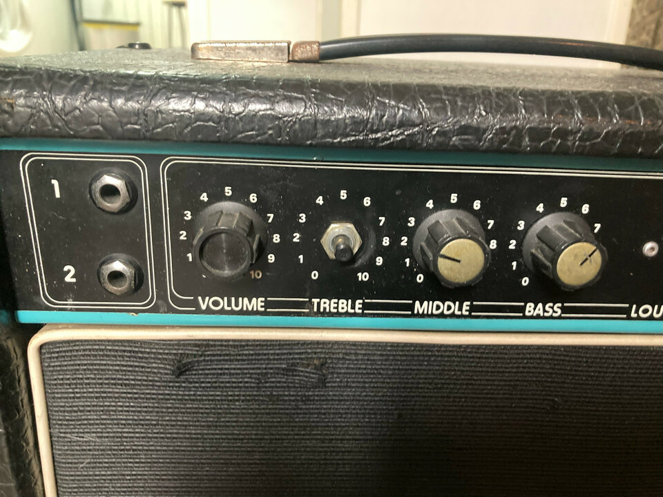 Altavoz Rola Celestion G-10 50 setentero atornillado a un ampli cutre de segunda mano · Foto 5 de 6 · Madrid · 90 €