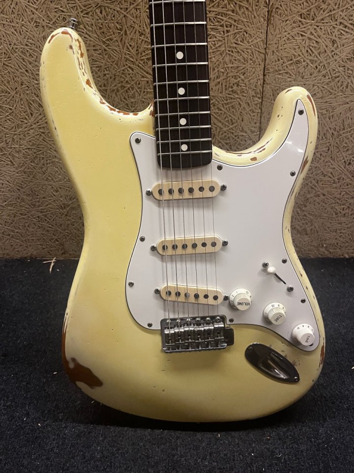 Fender Stratocaster AVRI ‘62 1991 (Mástil Harbie Gastelum) de segunda mano · Foto 3 de 6 · Burgos · 2100 €
