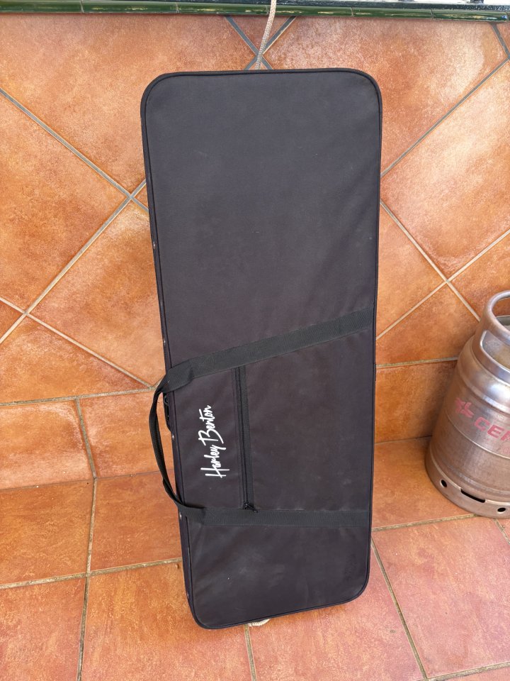 Funda semi-rígida Harley Benton de segunda mano · Foto 2 de 5 · Sevilla · 40 €