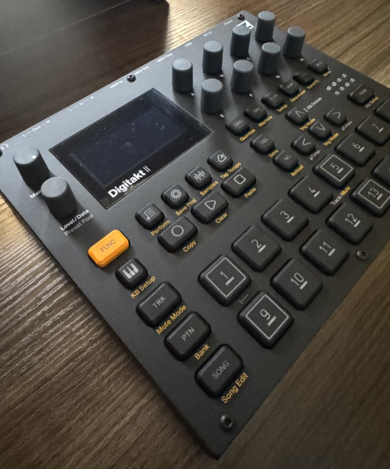 Elektron Digitakt 2 de segunda mano · Foto 1 de 5 · Cáceres · 750 €