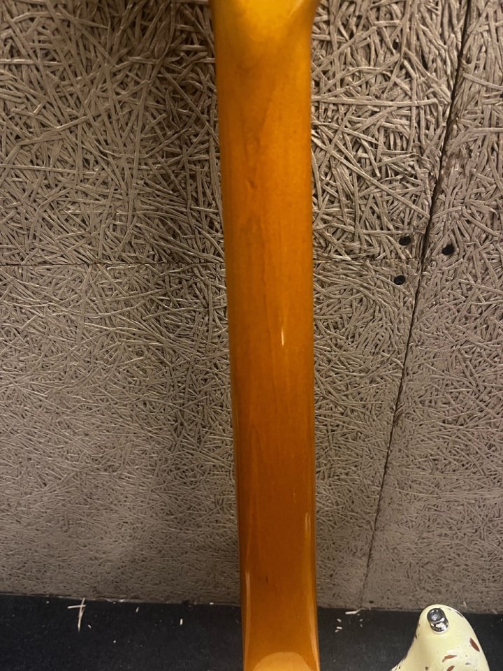 Fender Stratocaster AVRI ‘62 1991 (Mástil Harbie Gastelum) de segunda mano · Foto 6 de 6 · Burgos · 2100 €