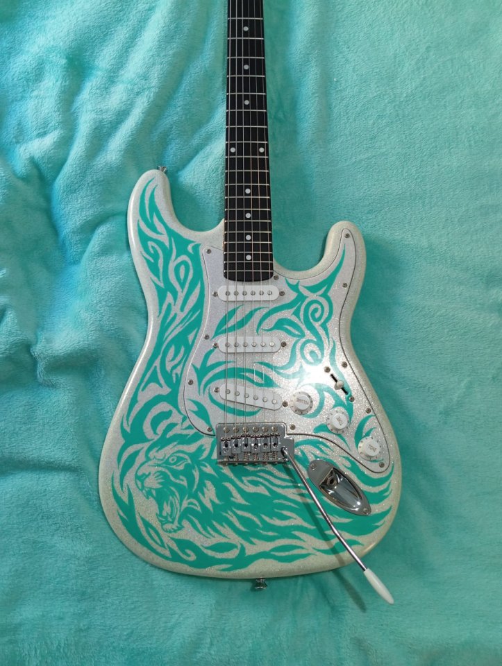 Guitarra Eléctrica LKE ST ARTIC de segunda mano · Foto 7 de 9 · Cantabria · 200 €