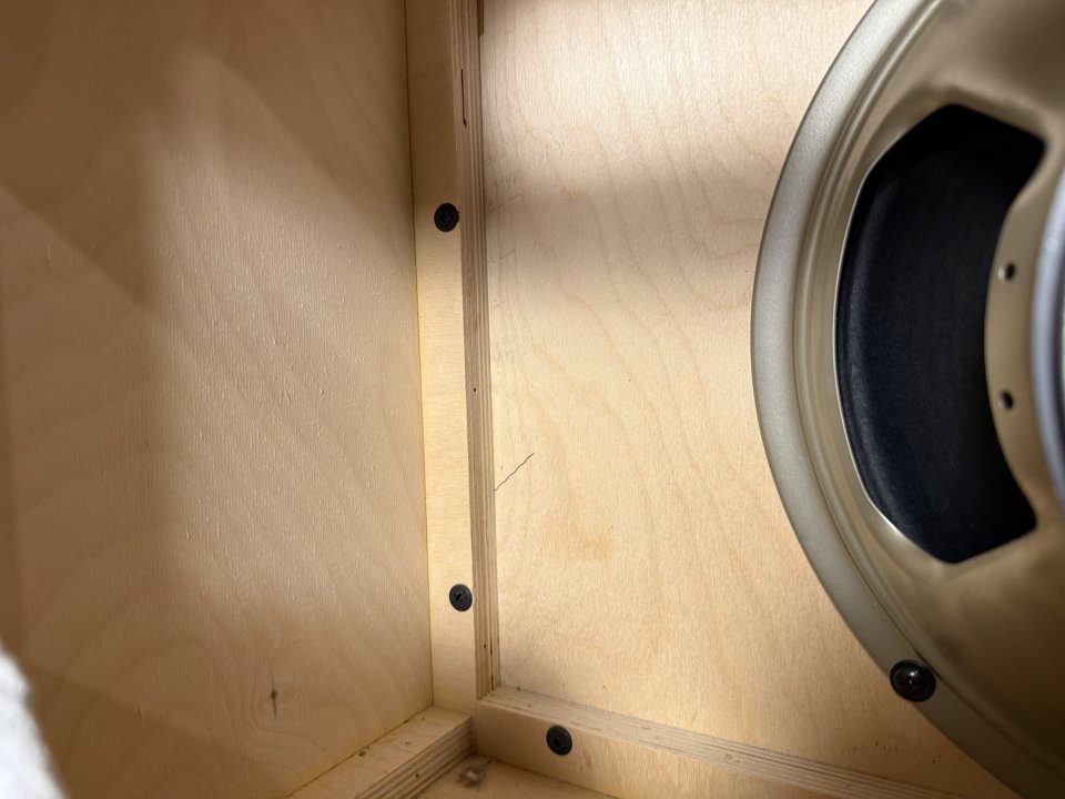 Pantalla Bad Cat 1x12