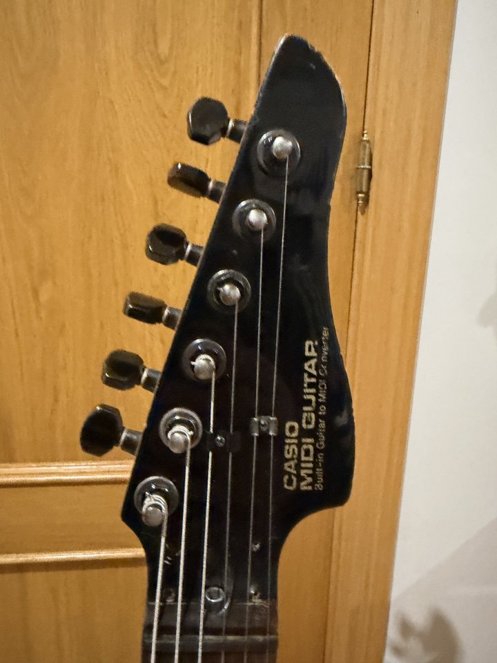 Casio MG-510 guitarra midi de segunda mano · Foto 2 de 6 · Cáceres · 800 €