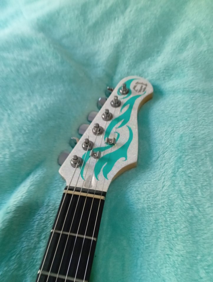Guitarra Eléctrica LKE ST ARTIC de segunda mano · Foto 8 de 9 · Cantabria · 200 €