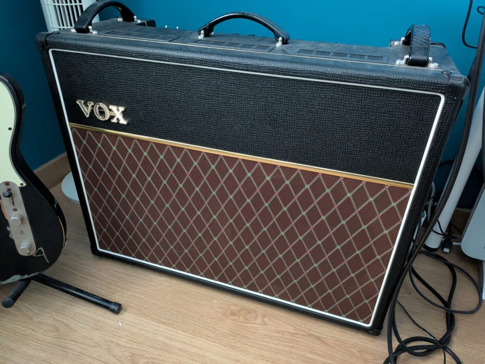 Vox ac15c2 cargado con un Celestion Greenback y un Blue alnico *en garantía