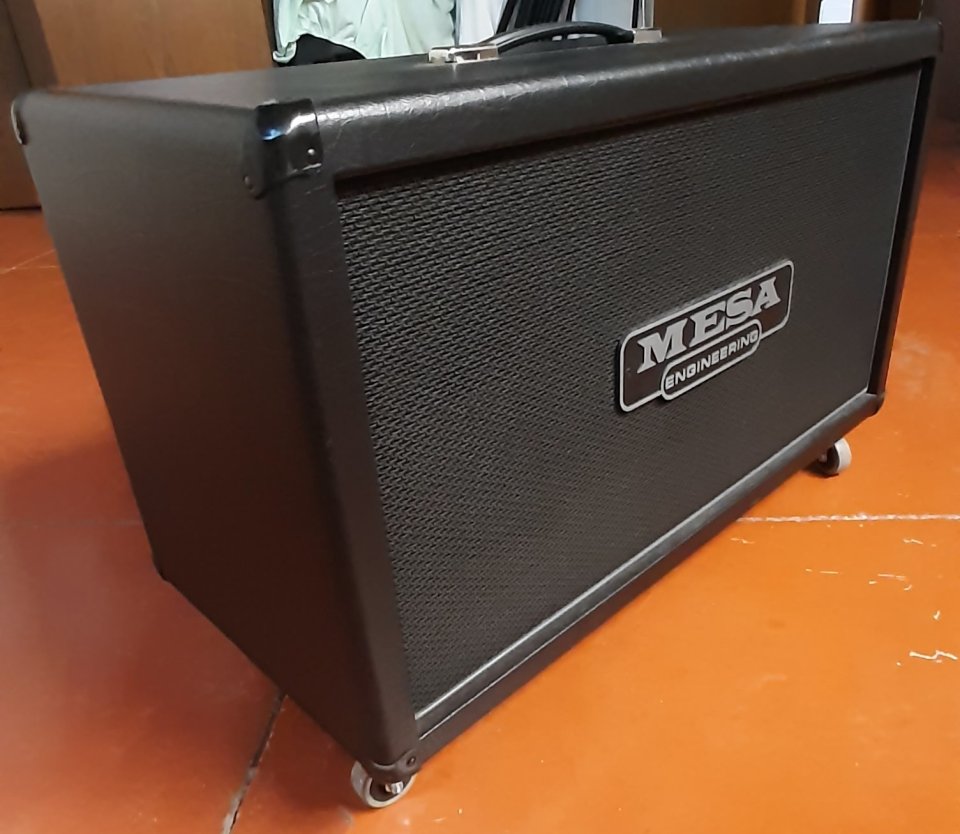 Pantalla mesa boogie rectifier 2x12 de segunda mano · Foto 2 de 5 · Navarra · 700 €