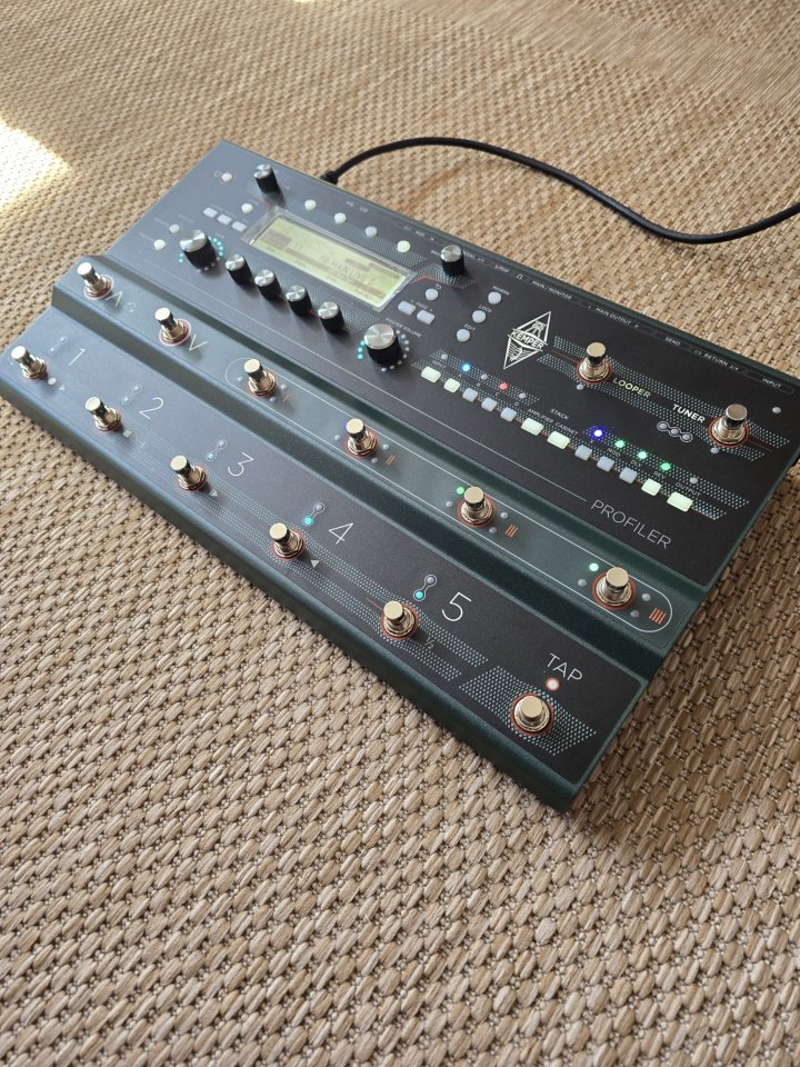 Kemper Profiler Stage + funda Kemper + pedal expresión de segunda mano · Foto 2 de 5 · Valencia · 950 €