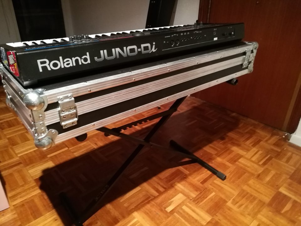Estuche rígido a medida para Roland JUNO-Di – Thomann de segunda mano · Madrid · 70 €