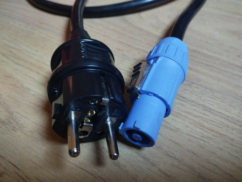 Cable Powercon a Schuko de 1,5 mts. SEETRONIC