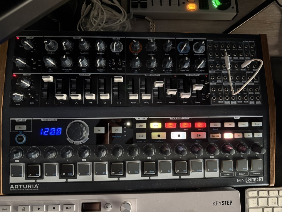 Arturia Minibrute 2S Sintetizador Analógico de segunda mano · Foto 3 de 4 · Madrid · 330 €