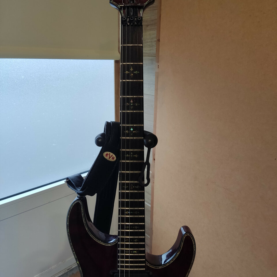 Guitarra Schecter Hellraiser de segunda mano · Foto 2 de 5 · Pontevedra · 800 €