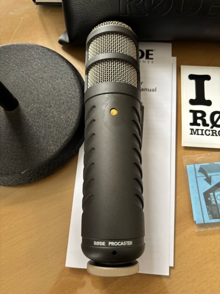 Rode Procaster Microfono + Soporte mesa + Cable