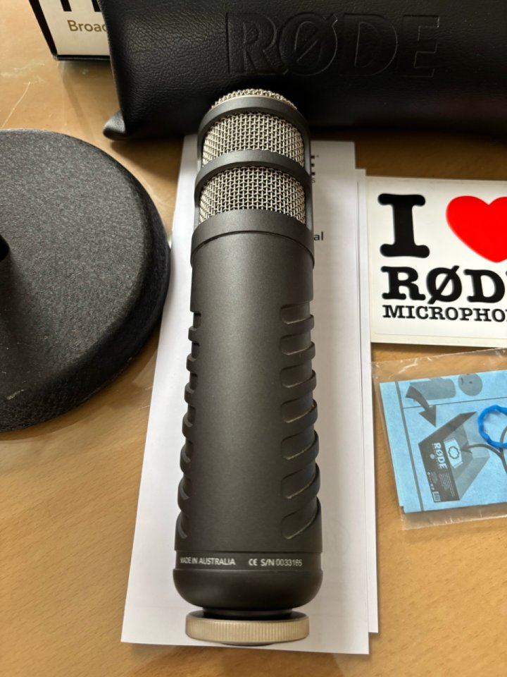 Rode Procaster Microfono + Soporte mesa + Cable