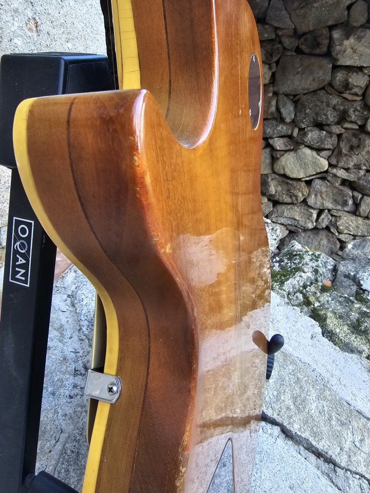 Gibson les paul deluxe goldtop de 1975 de segunda mano · Foto 9 de 10 · Ávila · 4100 €