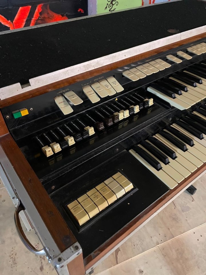 Hammond T-222 chop de segunda mano · Foto 7 de 8 · Barcelona · 600 €