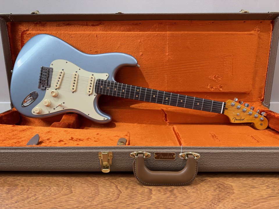Fender Stratocaster American Ultra Luxe '60s de segunda mano · Foto 2 de 9 · Cantabria · 2250 €