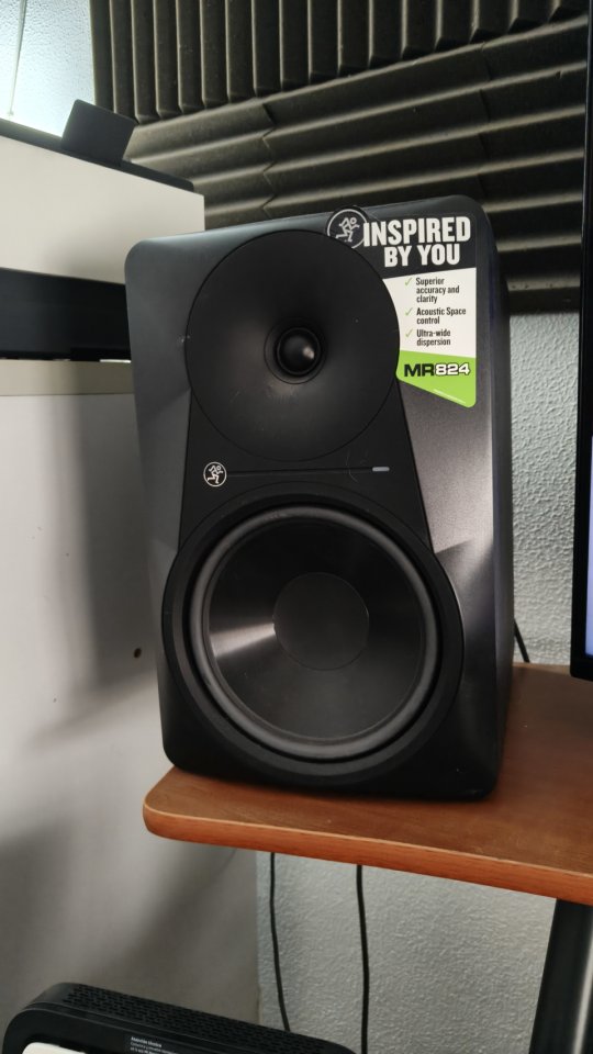 Monitores Makie MR824v3 de segunda mano · Foto 1 de 4 · Madrid · 200 €